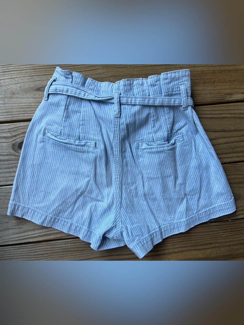 American Eagle High-Waist Paperbag Tie-Belt Mom Shorts Size 4 - Picture 3 of 8